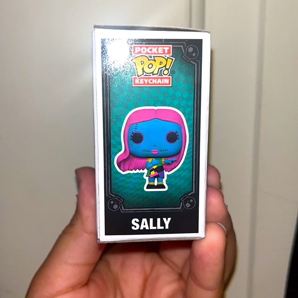 Nightmare Before Christmas Blacklight Keychain Set - Picture 5 of 5